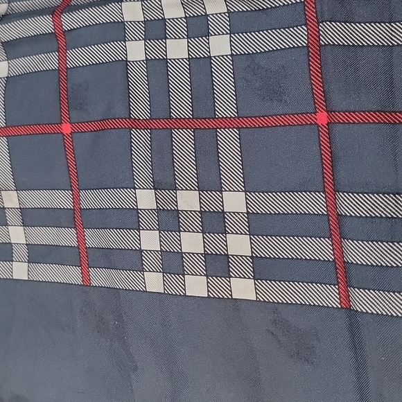 Authentic Burberry silk scarf - Picture 5 of 7